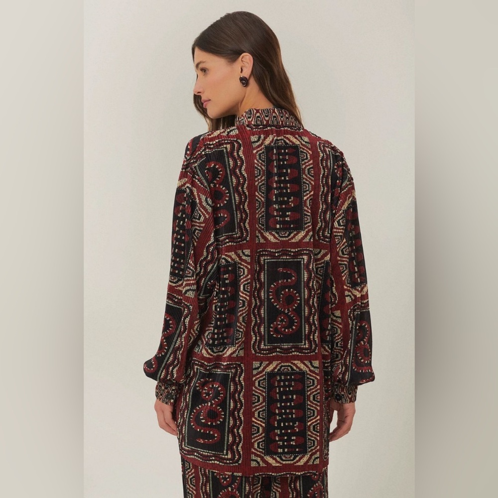 NEW FARM Rio Snake Scarves-print pleated Red and Black Geometric Button-Up Shirt - Picture 2 of 13